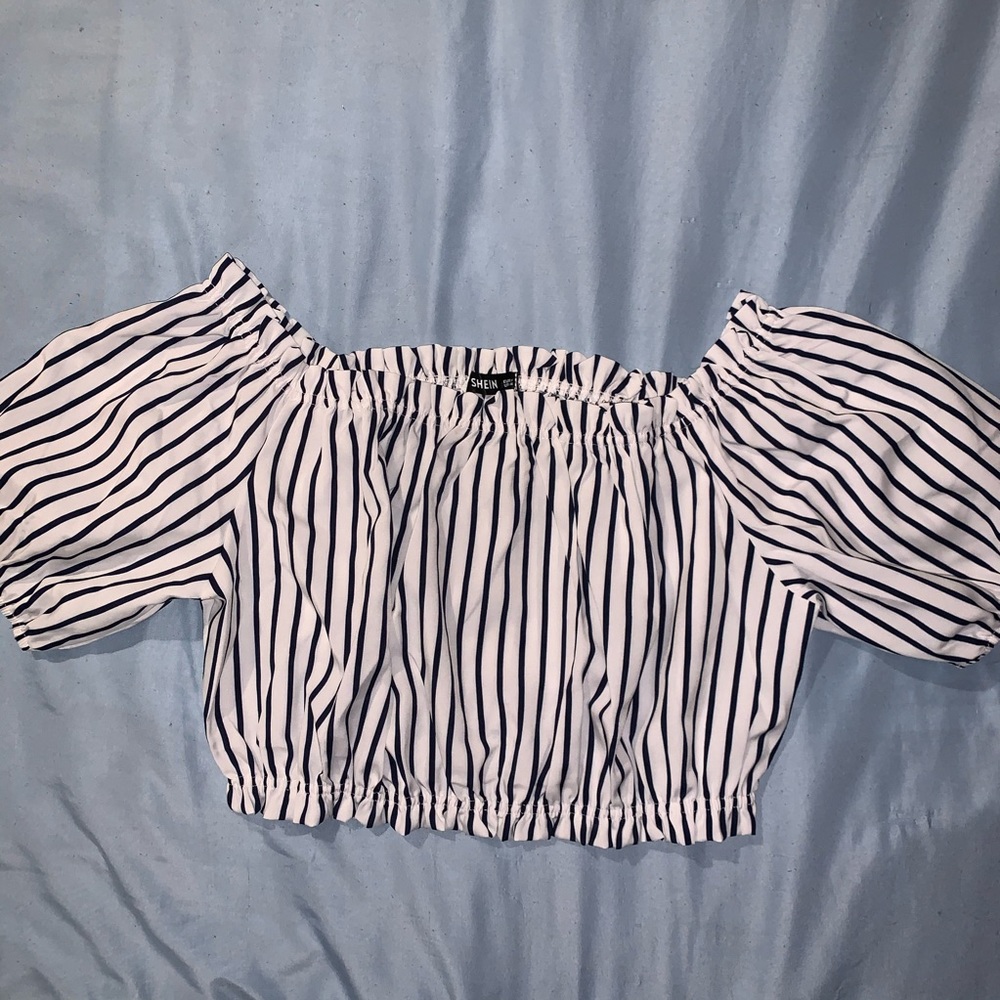 ✨ NWT Off the Shoulder Top ✨